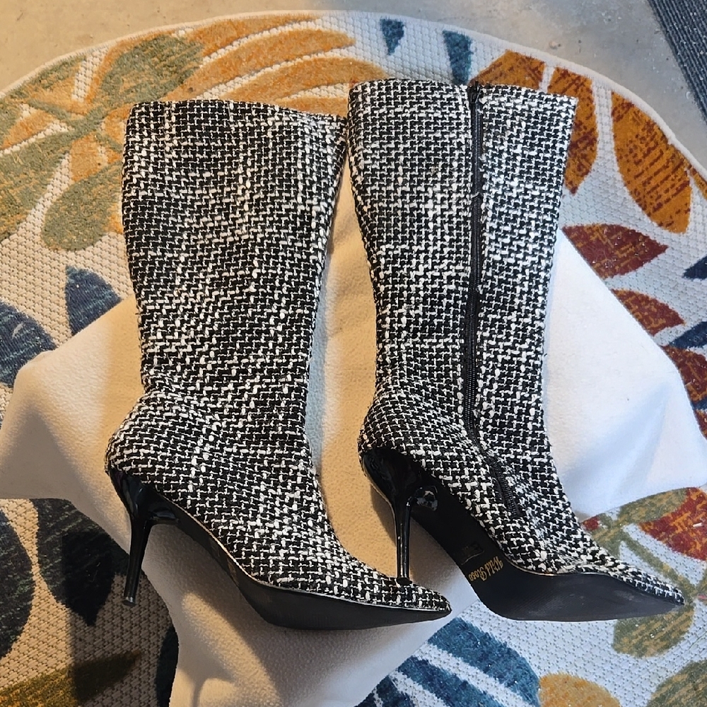 Wild Rose Black and White Houndstooth Heeled Boots